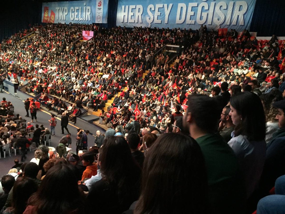 tkpninsesi's tweet photo. Eşitlik, adalet ve insanca yaşayacağımız bir ülke kurma iradesiyle buluştuk!

Salona girişler devam ediyor.

TKP'nin #BüyükHalkBuluşması az sonra başlayacak!

#OylarTKPye 
#TKPGelirHerŞeyDeğişir 
#1oyErdoğanGitsinDiye1oyTKPye https://t.co/INhDCHGRkY