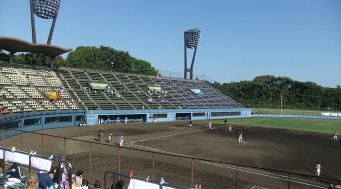 独立リーグ・神奈川フューチャードリームスの平塚での今季開幕試合を観てきました。観戦の楽しみのひとつ、本日の球場飯は日乃屋カレー。オープニングゲストはとにかく明るい安村。ツイッターさん安心して下さい、はいてますよ 
