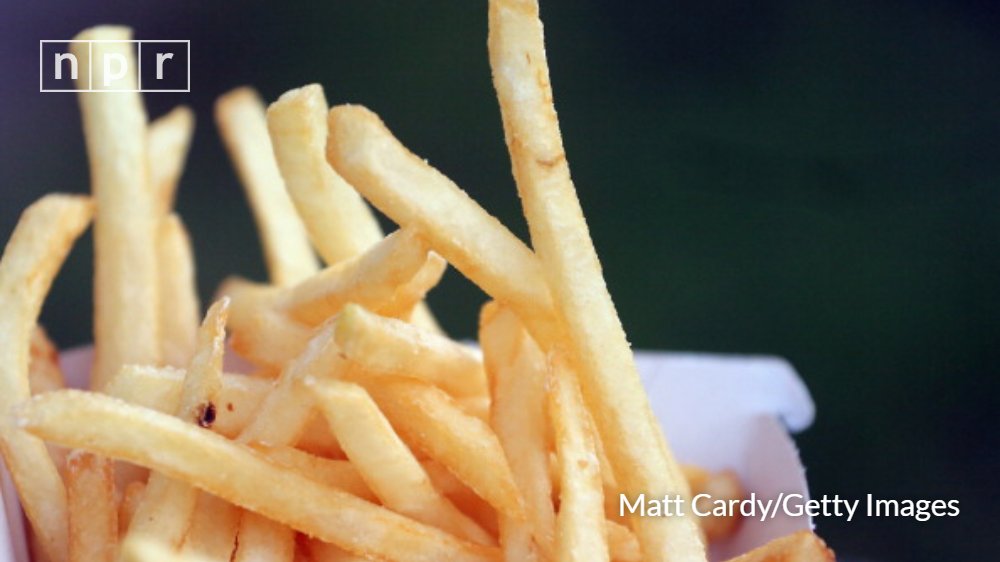 soggy fries. ya love 'em, ya hate 'em...it's a heated debate (one many of our producers partook in...*cough* @dannyhensel) Bon Appetit editor @karenyuan_ loves them and sat down with @ayesharascoe to explain why. how do you like your fries? 🍟🍟🍟 bit.ly/3KkYZi9