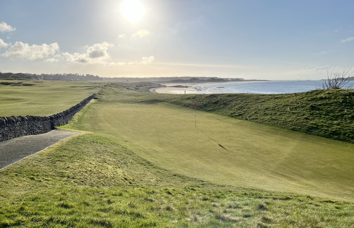 Spring at North Berwick West. And a first outing for the shorts this year! 🙌 <a href="/NorthBerwick_GC/">North Berwick Golf Club</a>