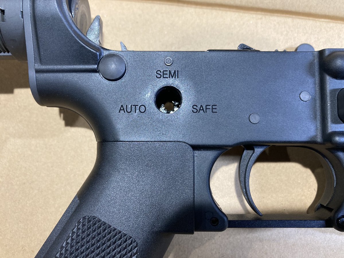 BulletGbls's tweet image. DAS M4のアンビセレクターは
ガスブローバックM4と同じく
貫通、直結タイプでライブに動きます

レバーの重さやクリック感も調整できるように設計してあり、好みに応じて変更可能です

#DASM4   #セレクター　#BULLET #GBLS