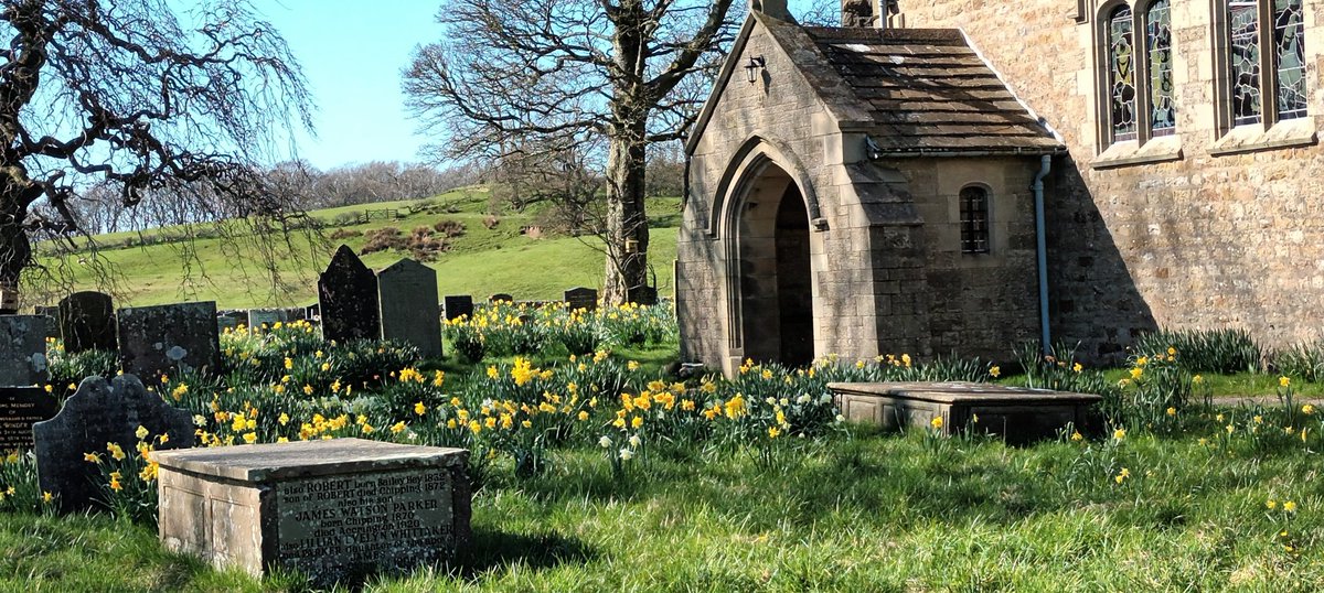 TonyTwo's tweet photo. Happy Easter! The daffodils are looking stunning in the graveyard of 'The Shepherd's Church' Abbeystead. #Lancashire  #Bowland #Easter https://t.co/imNDQmiPpO
