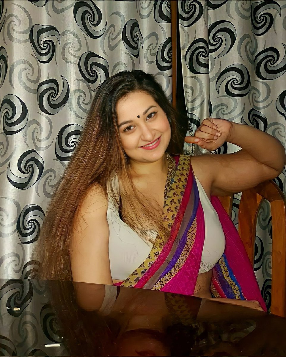 itsAnchal0's tweet photo. "अगर ज़िंदगी से दोस्ती करनी है तो, कभी अकेले में मुस्कुरा के देखना, दिल पर लगे दाग खुद ही फीके पड़ जाएंगे।"
.
.
.
#keepsmilingalways #sareebeauty
#Pushpa2TheRule
#WhereIsPushpa
@IamAnchal_007 https://t.co/ml8g8WkU7h