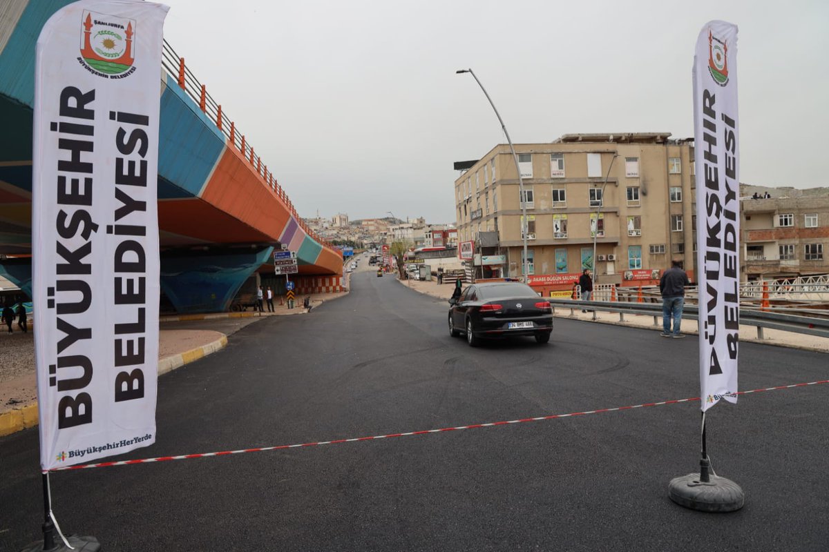 zabeyazgul's tweet photo. Süleymaniye Mahallemizdeyiz.

Selin etkilerini silmeye çalıştığımız bölgede hem asfaltı yeniliyoruz hem de yeşil alanlarda peyzaj çalışmalarını tamamlıyoruz.

Bugünleri de atlatacağız inşallah. https://t.co/aBS9vCr4Ug