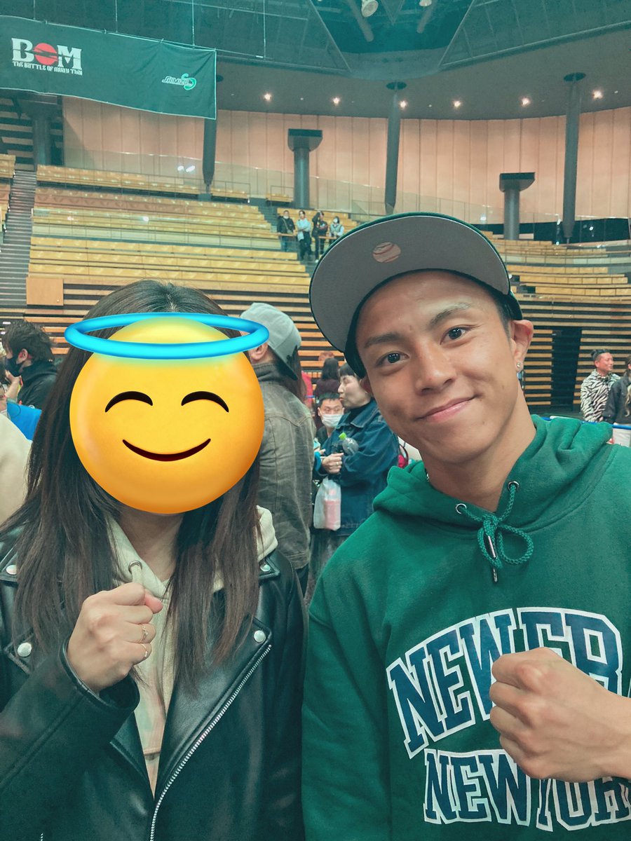 arisaaa1227's tweet photo. UNEXTのプレゼント企画に当選、そしてまさかのアリーナ席という神席でムエタイ観戦🙏
やっぱり吉成名高選手はすごかった🔥芸術…😳
帰りに解説とセコンドをしてた石井一成選手とも📸イケメン優しいとってもいい匂い😂ムエタイおもしろいなぁ✨
#RoadToOneJAPAN 
#BOM39 
#bomouroboros23 https://t.co/KXQMKb6ctI