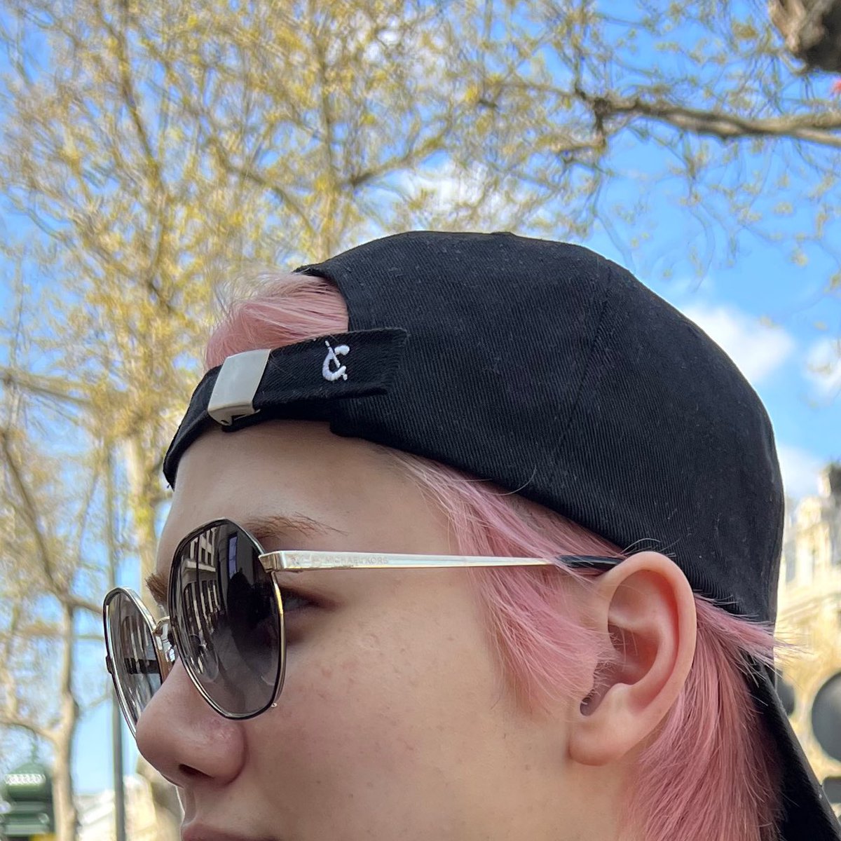 아니퓌발 크래비티모자쓰고있는거실화야