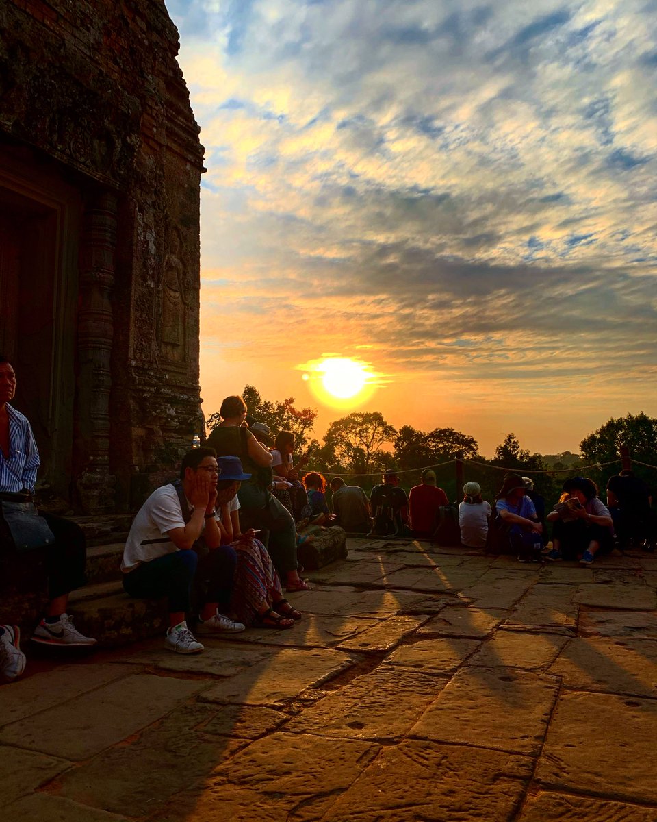 yochiruy's tweet photo. Angkor ruins of Pre Rap temple is Sunset view spot. It is a place where you can see what kind of country tourists are coming from. #sunsetplace #prerup #angkor #siemreap #cambodia #プレラップ #アンコール #シェムリップ #カンボジア🇰🇭 https://t.co/WM8As58f9k