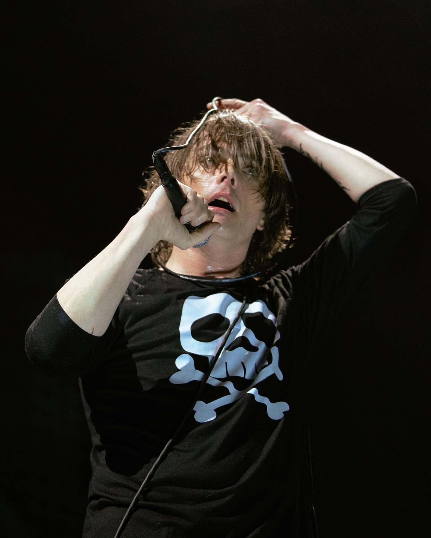 Happy birthday Gerard Way!! MCR saved my life many times since 2005          