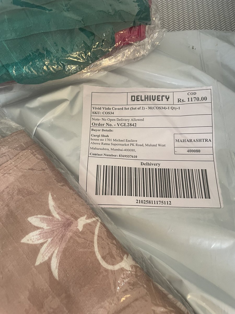 gallu123's tweet photo. @help_delhivery This is what is received. Cloth pieces. I ordered a Co-ord set https://t.co/Bcwor1PGxM