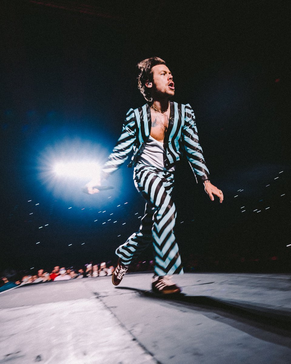 gucci's tweet photo. . @Harry_Styles wears custom Gucci looks during his ‘Love on Tour’ concerts around the world. #HarryStyles 

Photographer: @LloyddWakefield 
Stylist: @harry__lambert https://t.co/mElCmCjwyh