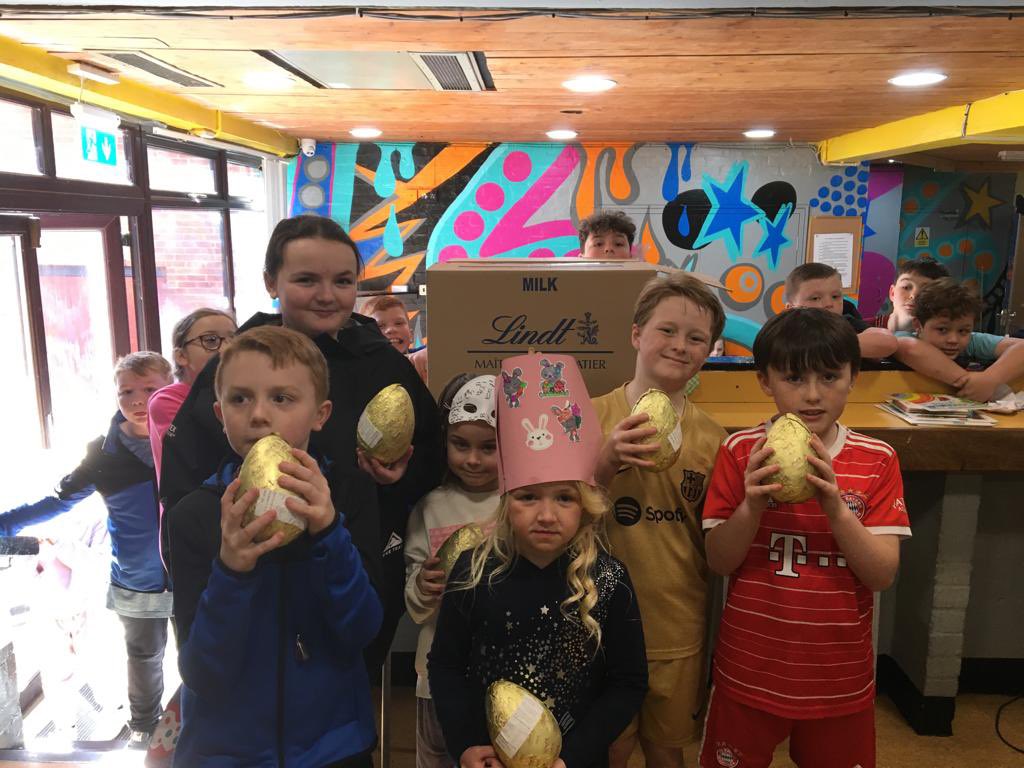 h15church's tweet image. Happy Easter Everyone! 🐣❤️
Huge thanks to @LindtUK for the bulk donation of 18,000 Easter Eggs &amp;amp; to all the wonderful partners that helped us to distribute them after they had been individually labelled on our @DefraGovUK funded labelling machine administered by @WRAP_UK🙏👏👍 x