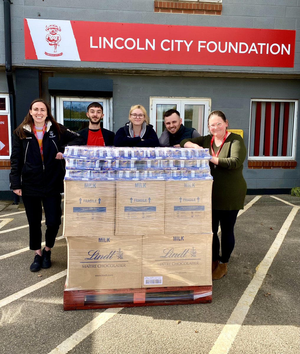 h15church's tweet image. Happy Easter Everyone! 🐣❤️
Huge thanks to @LindtUK for the bulk donation of 18,000 Easter Eggs &amp;amp; to all the wonderful partners that helped us to distribute them after they had been individually labelled on our @DefraGovUK funded labelling machine administered by @WRAP_UK🙏👏👍 x