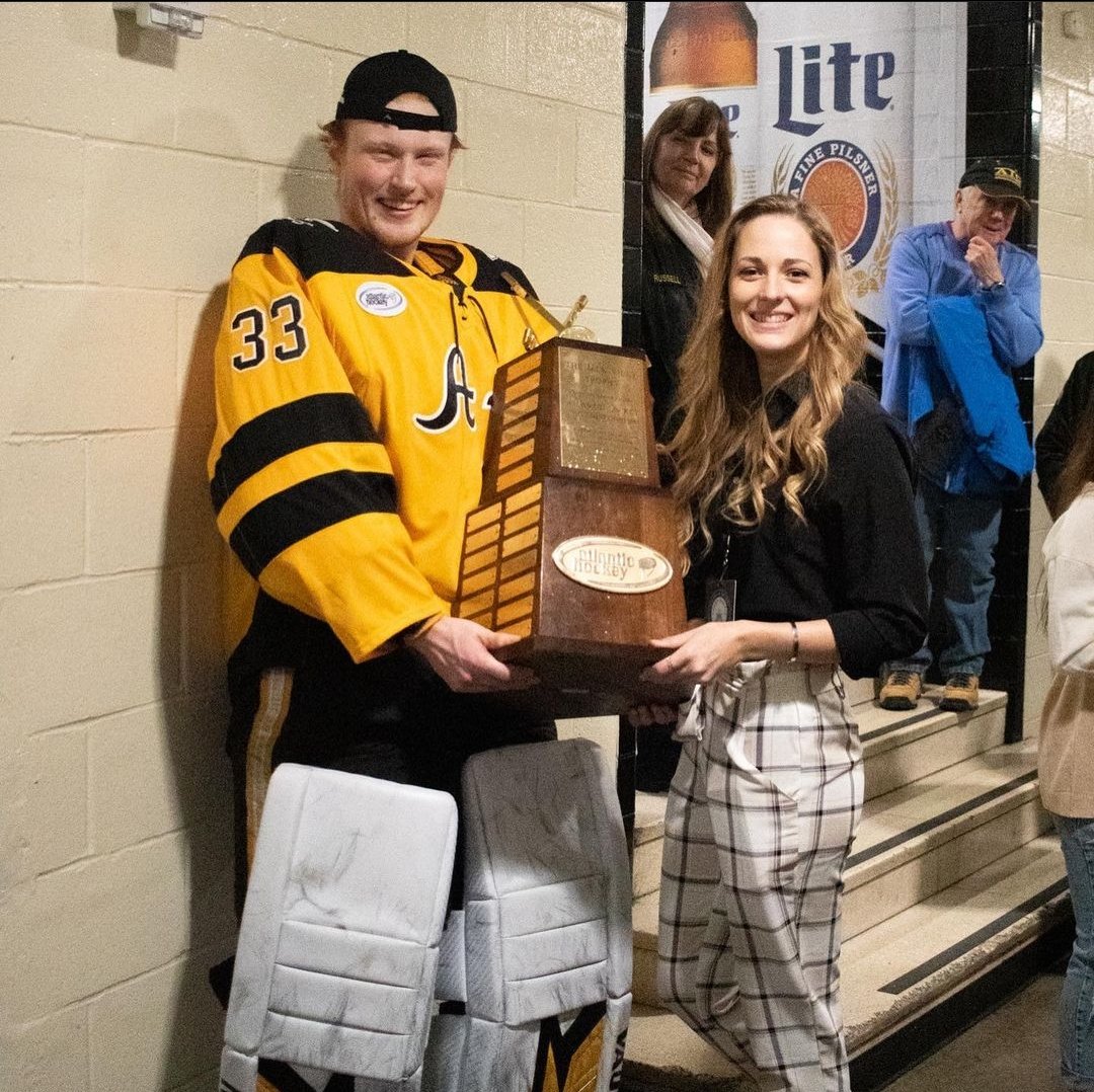 AIC_Hockey's tweet photo. She's a two-time @Atlantic_Hockey champ...and now a national champ too! 🏆🏆🥇

Congrats to our former athletic communications GA Summer Dutton '22, who won it all last night with Quinnipiac! We're so proud of you. Keep on winning! #OneHiveOneFamily https://t.co/bfxVRDAI6s