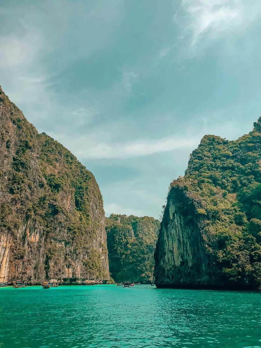 amanda • travel blogger tweet media