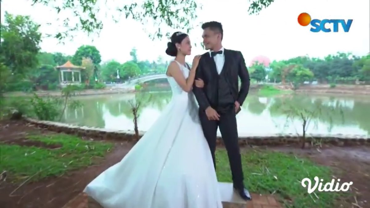 Flo_BajuRandom's tweet photo. Referensi foto2 preweed buat couplenya @serbetwarte99
#loveIsPink #MiniSeri https://t.co/ZklU4WBifC