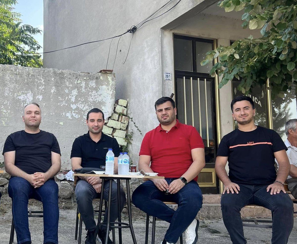 vuralisa22's tweet photo. @AKGenclikGM başkanımz @eyupkadirinan  Ak parti İzmir 2. Bölge 1. sıradan aday gösterilmiştir. Hayırlı olsun. https://t.co/QMmuWtnewi