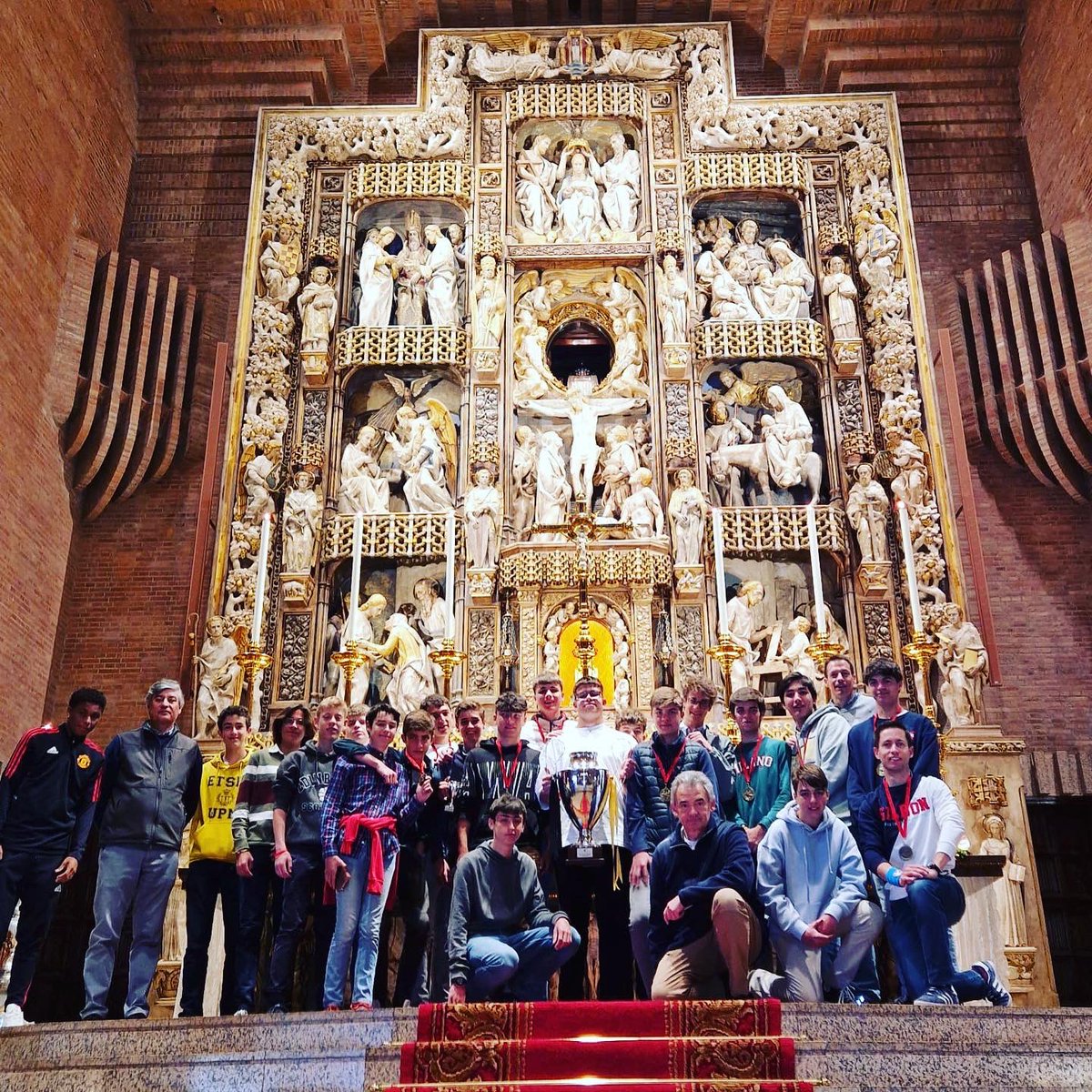 ClubPalomeras's tweet photo. Hoy terminamos en @torreciudad_org dando gracias a la Virgen por estos días de convivencia. Ganamos el torneo #Enjuve y pedimos aquí por toooodas las familias de @ClubPalomeras https://t.co/hLU6mv2Q5N