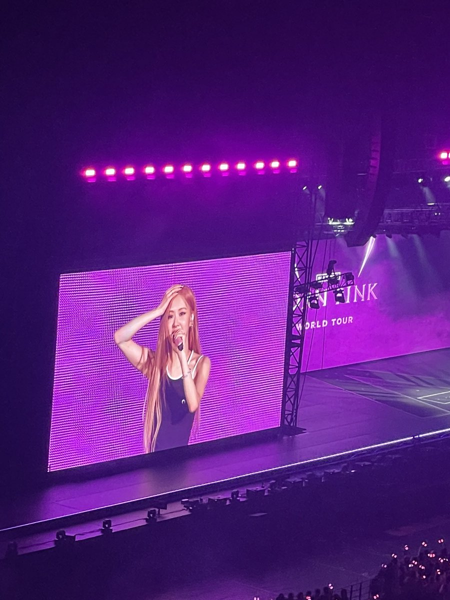 Exoticys's tweet photo. @BLACKPINK 🖤💖🖤💖#BLACKPINK_WORLDTOUR DAY 2 TOKYO DOME CITY https://t.co/3UBSzasiRY