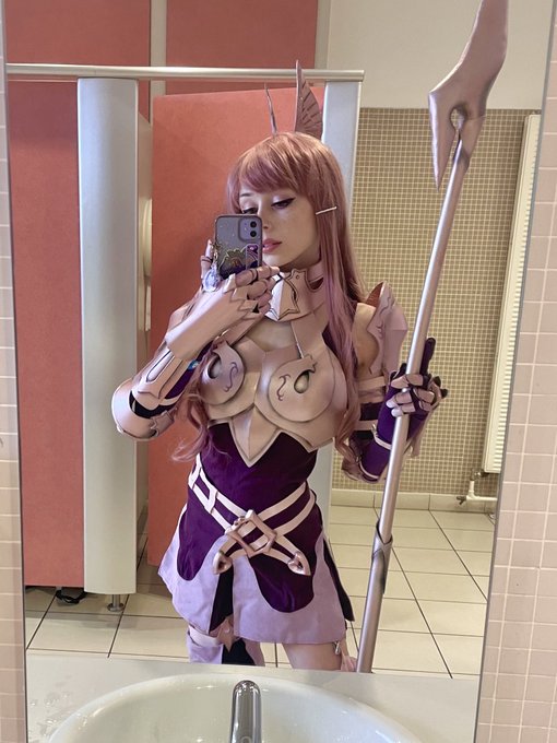 1 pic. Cosplaying Sumia today for day 3 of insomnia!🌸💞 #i70 https://t.co/rNo3I1ETIa