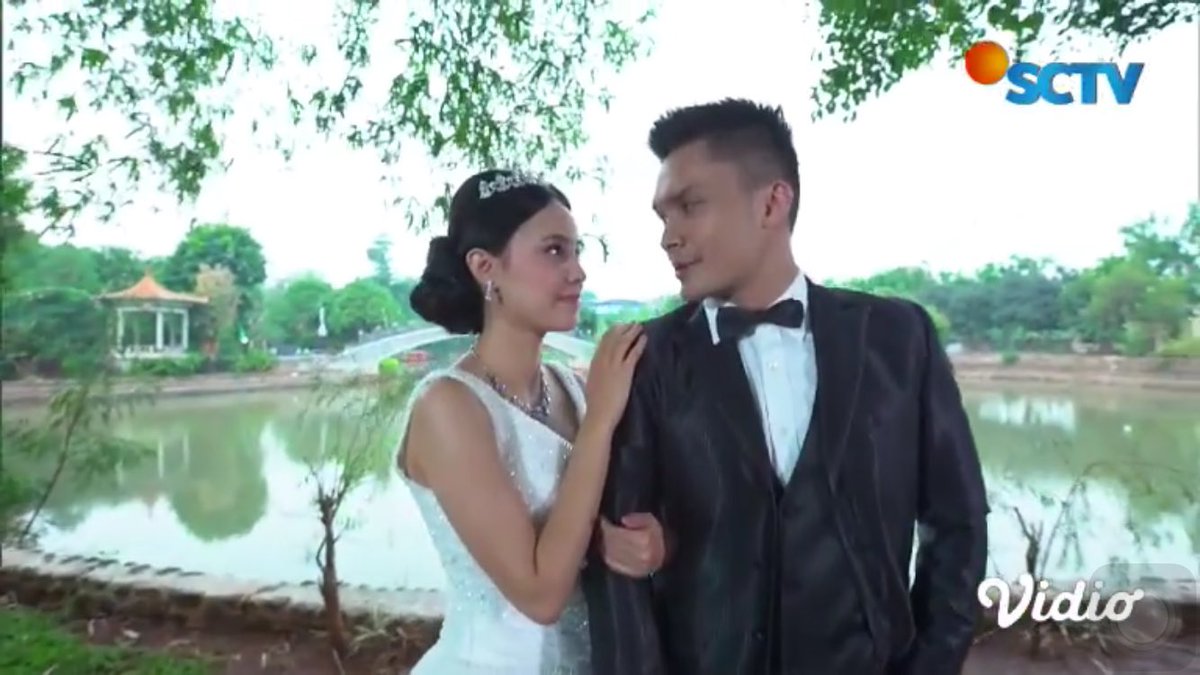 Flo_BajuRandom's tweet photo. Buat @serbetwarte99 biar couplenya cepat dihalalin Bu D...
Daritadi ledekin dia kasian gw tapi happy 🤭😂🤣🤪
#loveIsPink #MiniSeri https://t.co/W7UXBDdAqJ