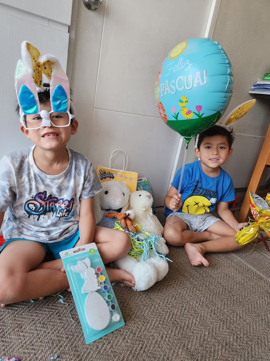 kary2050's tweet photo. #alerta niños felices desde las 7 am 🫣 https://t.co/xLW8IWId5V