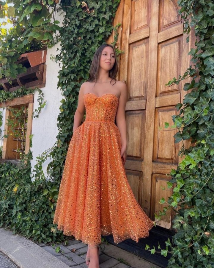 MatoshiTeuta's tweet photo. Which dress do you like? First dress name amelia sunrise midi.second dress name amelia sunrise gown .third dress name sequined confessions Olive gown. fourth  dress name royal draped sunset gown. 😊😍 https://t.co/wcNxxddMOy
