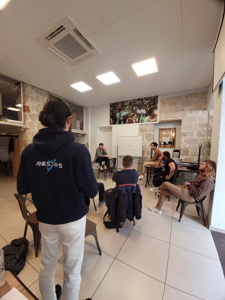 Gabitoty's tweet image. 📚FAD 
Ce week end j’ai pu former la @corpostaps pour l’@ANESTAPS en compagnie de la @FACE_06 🦅

Un week-end riche en interactions et en échanges grâce à l’investissement sérieux des participant•es &amp;amp; des formateur•ices !