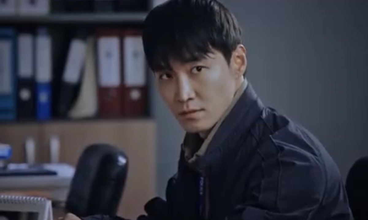ally1507's tweet photo. #TaxiDriver2 casting is great — I was very invested in Detective Choi despite about ten minutes of screen time, and even though so far they’ve only hinted real insights into Manager On, I look forward to seeing him no matter what terrible shit he’s up to. #JangInSub #ShinJaeHa https://t.co/rg9mK84F5i