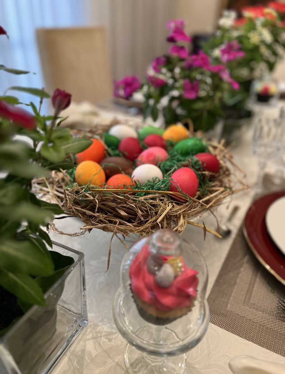 gita_mathew's tweet photo. May the miracle of Easter bring you renewed Hope, Faith, Love & Joy !!! 🙏🏼❤️🐣
#SpringFlowers
#JoyOfColour
#EasterSunday
#Family https://t.co/IRkvmSsXQj