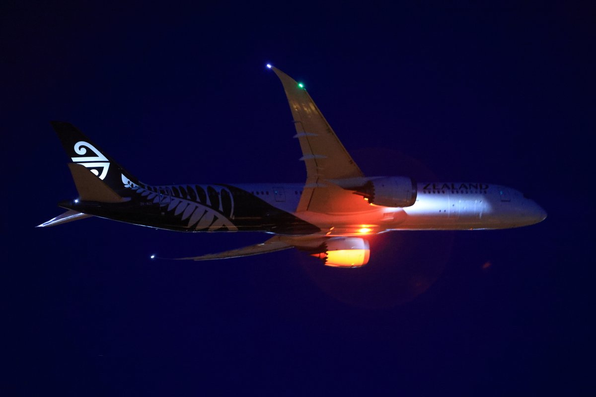 Hagetaka_1's tweet photo. 本日のエル アルはレトロ 降りは安定の３４Ｒ。 上りはランチェンしたけど、もう少し低く上がって欲しかった。  その分NZとSQは、熱かった。  #NRT #RJAA #ELALAirlines #LY91 #LY92 #NZ90 #SQ12 https://t.co/KAckJM95ef