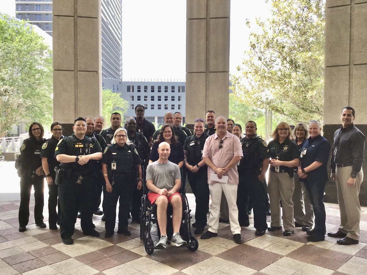 OrangeCoSheriff's tweet photo. Surrounding Master Deputy Hal Davis with smiles as he received a check from the nonprofit Orange County Sheriff Foundation ❤️
Hal still has a long road to recovery, after suffering a serious injury doing yard work a year ago.
To support Hal: https://t.co/f82U7vqItP
#HalStrong https://t.co/sv7Xi9eGWB