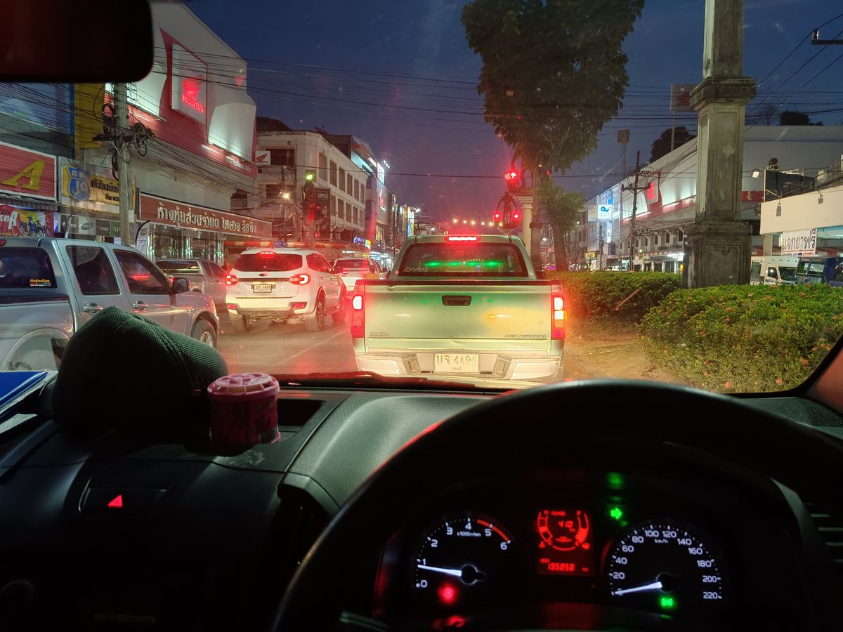 Art50110's tweet photo. #กระบี่ #ในเมืองกระบี่ ทักทายกันหน่อย... #กระบี่ในเมือง #หาเพื่อนเที่ยว  มารับด้วย😅😁😁 https://t.co/hGoDCdvd7V