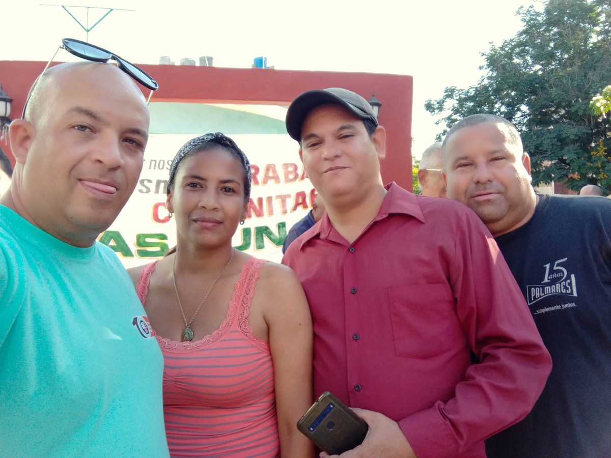 CDRLASTUNAS's tweet photo. Con parte del Secret Municipal de #CDRCuba y un delegado de circunscripción del municipio #LasTunas intercambiando sobre la marcha del proceso #XCongresoCDR. #Cuba #SomosDelBarrio https://t.co/nDzR3ux7Ex