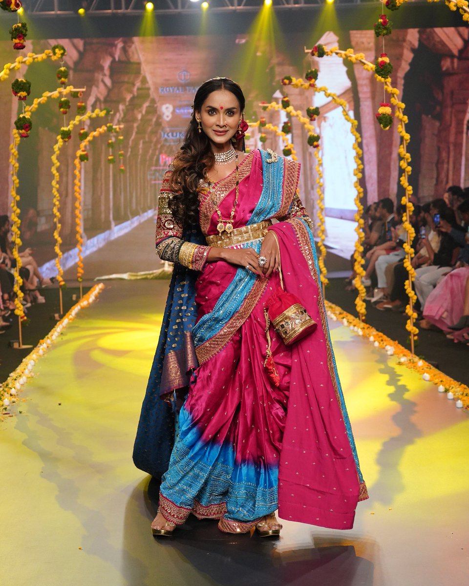 TimesFashionWk's tweet photo. Raghukul by @Royaltasta was an embodiment of one’s invincible inner strength, represented brilliantly through intricate patterns. Glammed up by their jewellery partner @SatyamJeweller for a magical night at the #PuneTimesFashionWeek2023.
#PTFW #PTFW23 #KundanSpaces #RoyalTasta https://t.co/5z2Gc9ZOif