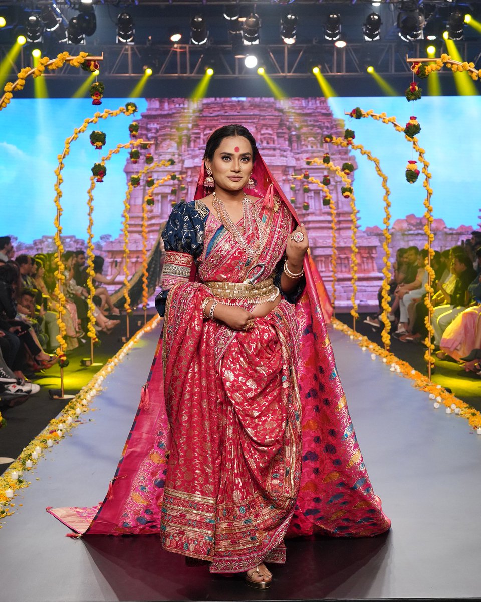 TimesFashionWk's tweet photo. Raghukul by @Royaltasta was an embodiment of one’s invincible inner strength, represented brilliantly through intricate patterns. Glammed up by their jewellery partner @SatyamJeweller for a magical night at the #PuneTimesFashionWeek2023.
#PTFW #PTFW23 #KundanSpaces #RoyalTasta https://t.co/bOmB9KnJNB