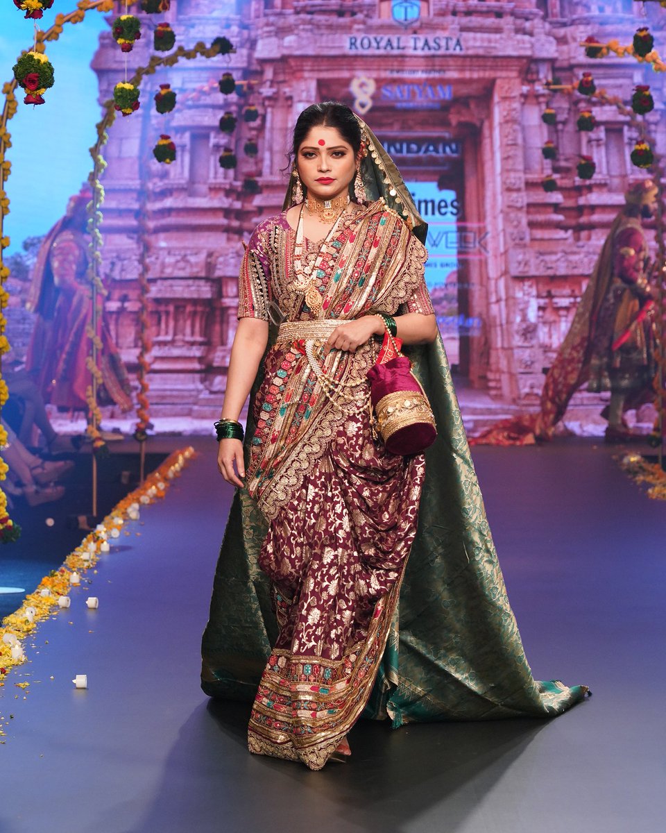 TimesFashionWk's tweet photo. Raghukul by @Royaltasta was an embodiment of one’s invincible inner strength, represented brilliantly through intricate patterns. Glammed up by their jewellery partner @SatyamJeweller for a magical night at the #PuneTimesFashionWeek2023.
#PTFW #PTFW23 #KundanSpaces #RoyalTasta https://t.co/QQWn66QN9y