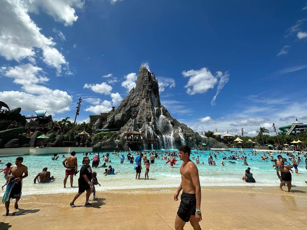 Our final day at Universal was spent at Volcano Bay. Watersides and sun all day long. 
No pictures for this one as the phone was away all day. But we all had a great time. instagr.am/p/Cq0MqYBLmTx/
