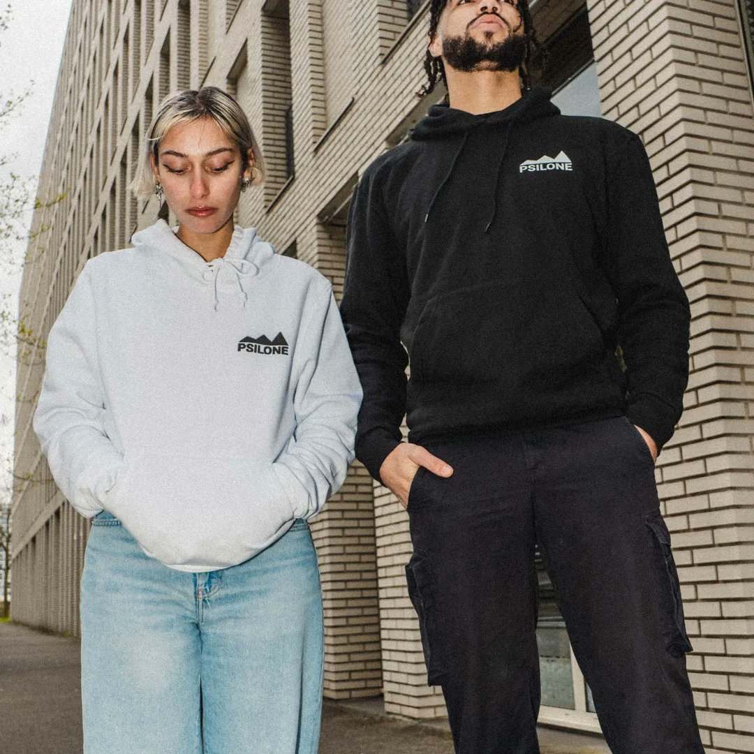 shalnarkmin's tweet photo. Je drop ma première collection de vêtements les reufs. J'ai pas encore de site faut d'abord que je termine mon diplôme pour avoir plus de temps. 

45 € les sweats 
80 € les sweats edition  Pyrénées-Ariegoises

Liens des mannequins/photographe/graphistes à la fin https://t.co/w1J977GCkH
