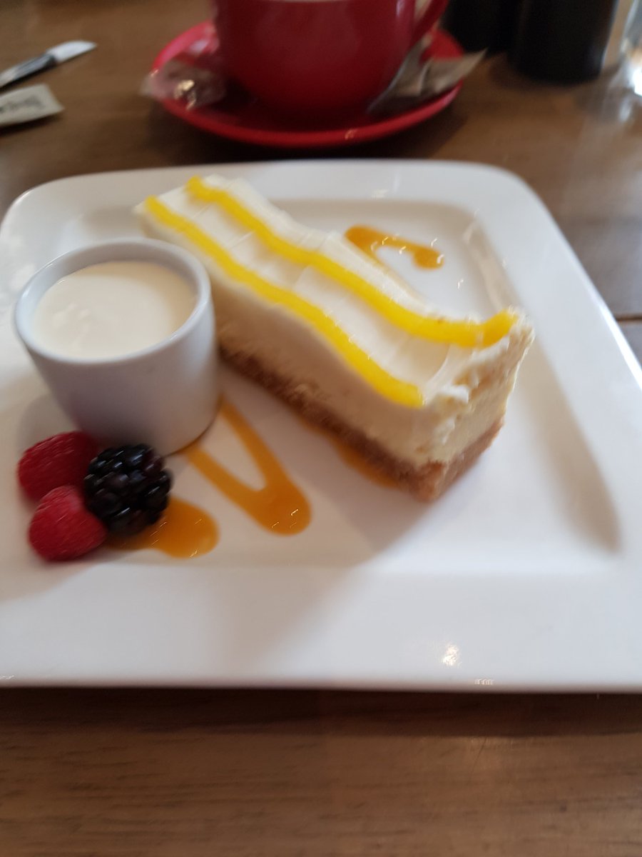 Mum and Dad have had a delicious Sunday lunch at The Wheatsheaf, Hubberts Bridge. Plus Willow had some of Dad's leftovers!!