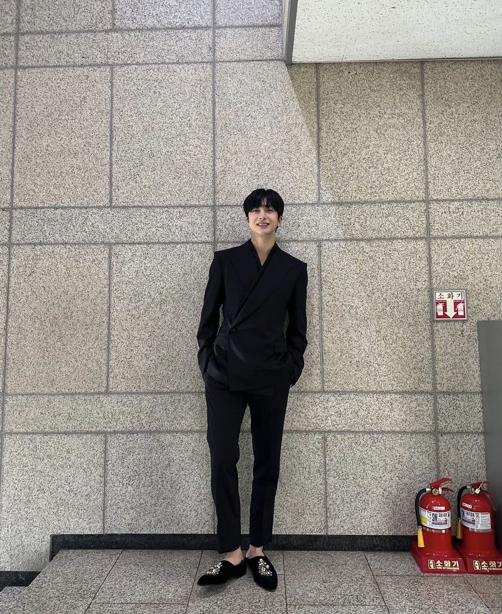 ArchiveChw's tweet photo. 230409 Hyungwon MONSTA X Instagram update 
@.coenffl

#HYUNGWON #형원 
#MONSTAX #몬스타엑스 https://t.co/52oUwnZTIS
