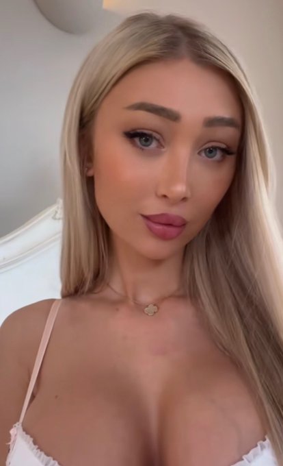 You get this look when I want you to make me cum. Will you?  👸🏼💦💋 https://t.co/7oYBNtGBke RT for me babes