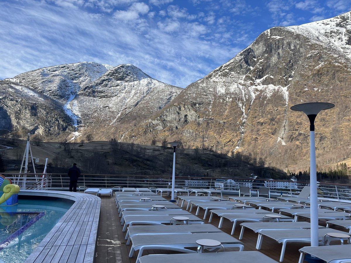 Easter holidays in Flam, Norway… absolutely stunning 😎