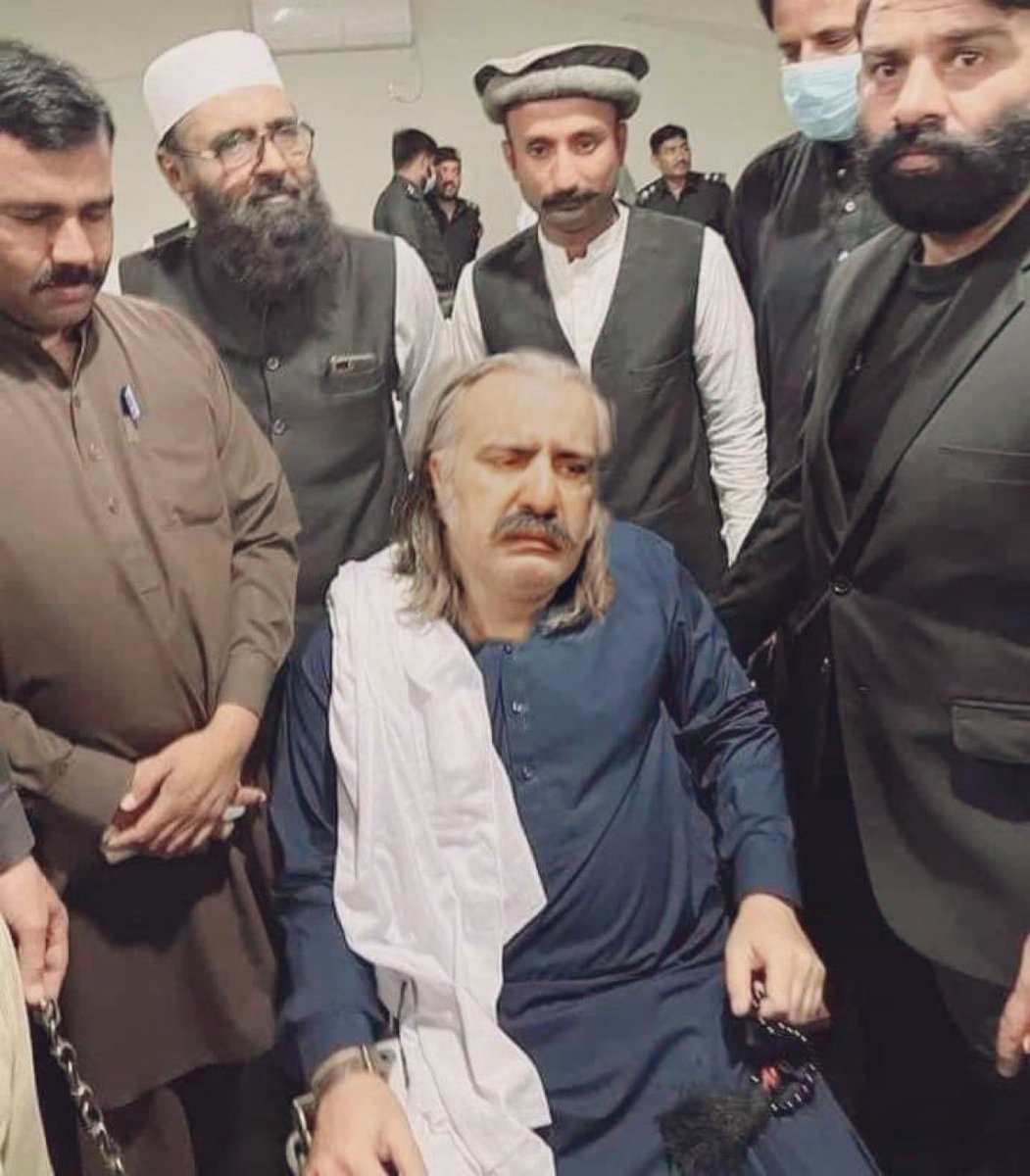 A_Qadir_Patel's tweet photo. #AliAminGandaPur #ptiwarriors 
ایک اور۔۔۔نورانی چہرہ لیئے عمرہ پر جاتے ہوئے، ہمت کر ہمت، ایک دن میں رو پڑا 😂 https://t.co/a4otqhIcvr