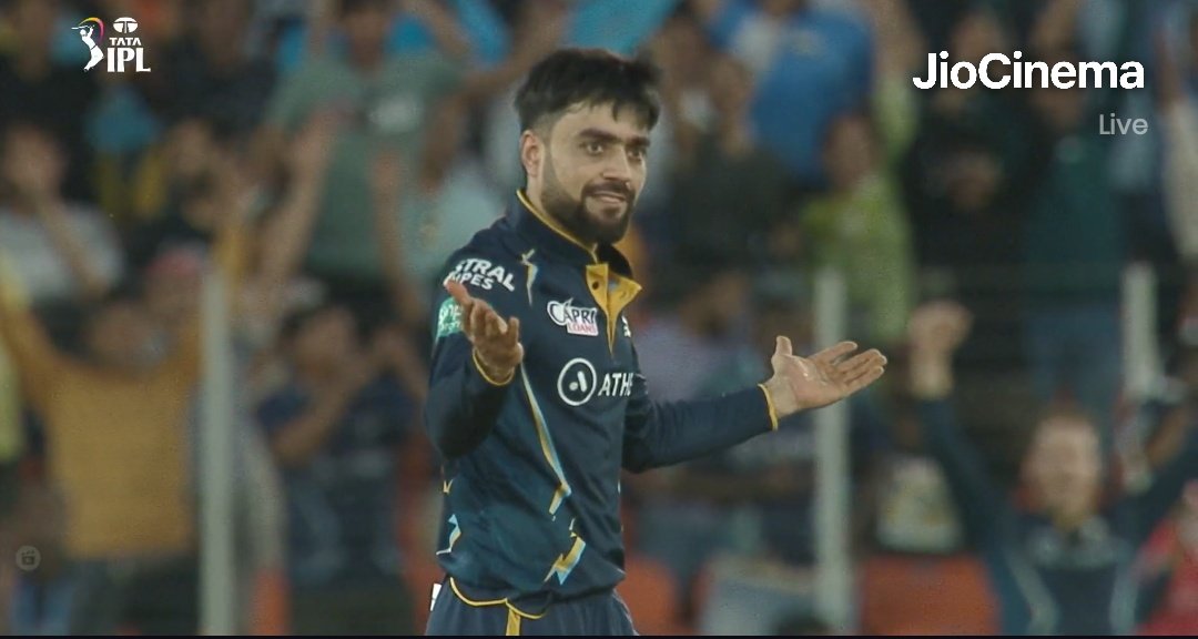 Parshya_Pk's tweet photo. बॅटींग पिच व�� हॅट्रिक घेणे भारी काम आहे 😍❤
#Shabbas #Mere #Sher
#GTvKKR #RashidKhan
@rashidkhan_19 https://t.co/a3vYqkj9wF