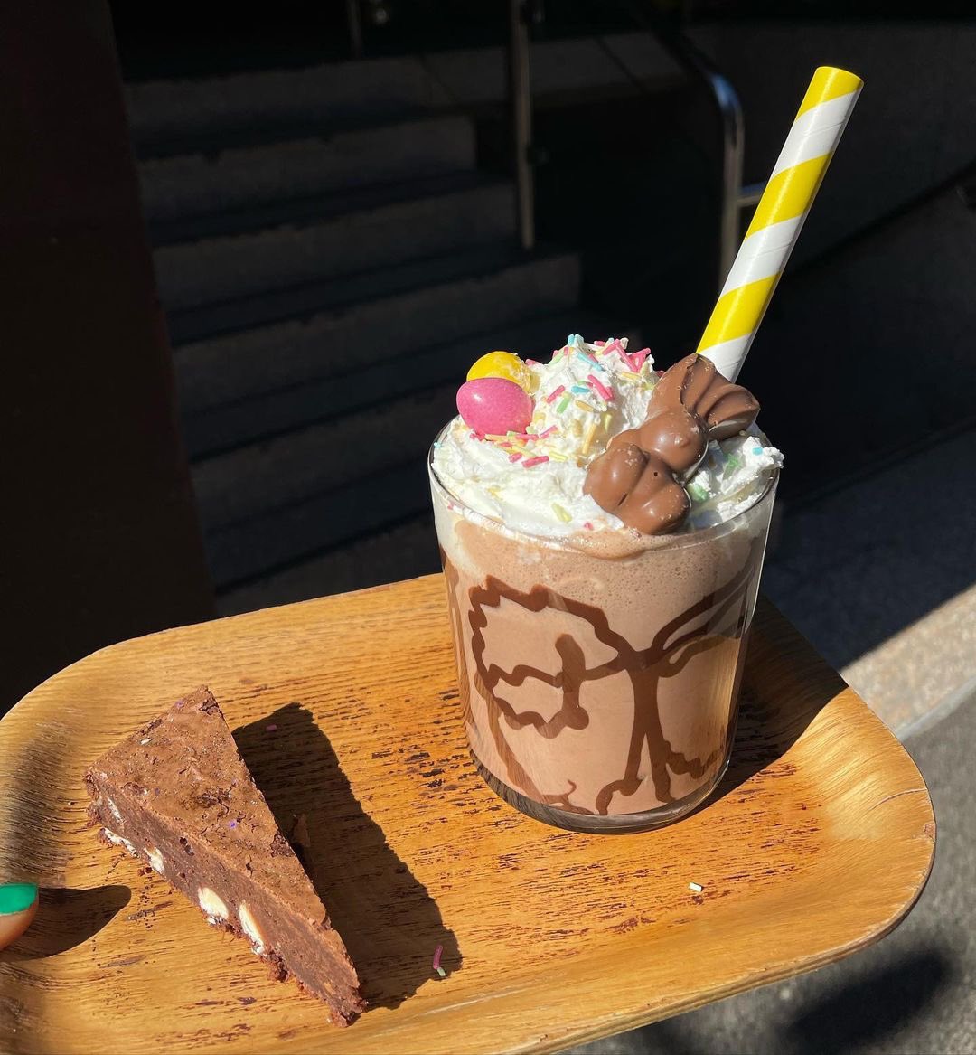 KokoaCollection's tweet photo. Happy Easter 💥🍫 With thanks to @fdncoffee Manchester. Posted @fdncoffee Happy Easter from FDN 🐣
We have the perfect treats for your Easter Sunday 🍫
.
.
.
.
.
#coffee #manchester #mcreats #easter #chocolate #northernquarter #sunday https://t.co/EHAV9HUTHv
