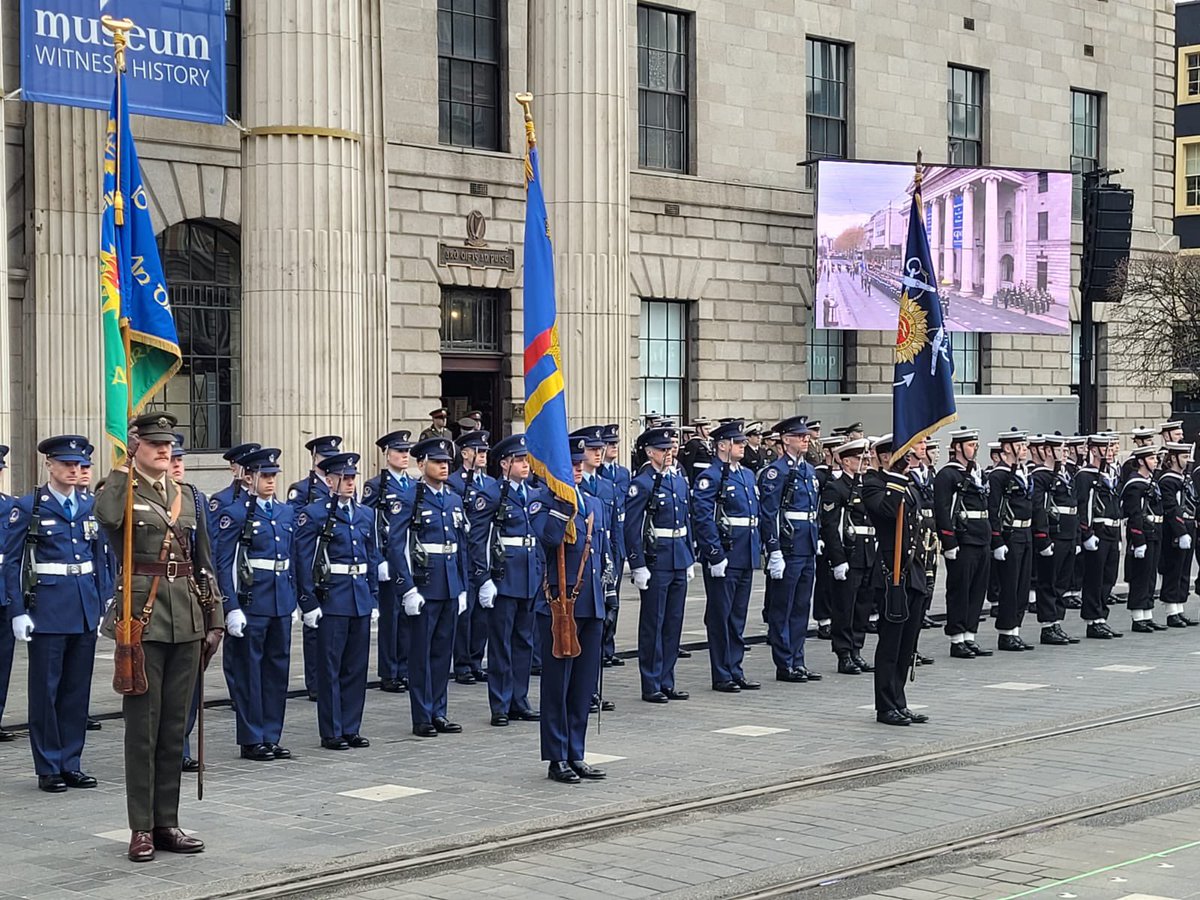 Superb drill by @defenceforces members in honouring heroes of 1916 at the GPO. Pictured is Capt Cian Fusco OIC Guard of Honour handing over to @PresidentIRL Michael D Higgins. The Proclamation was read by Capt Austin Doyle, and OIC Cadet GoH was Capt Eva Houlihan. Well done all.