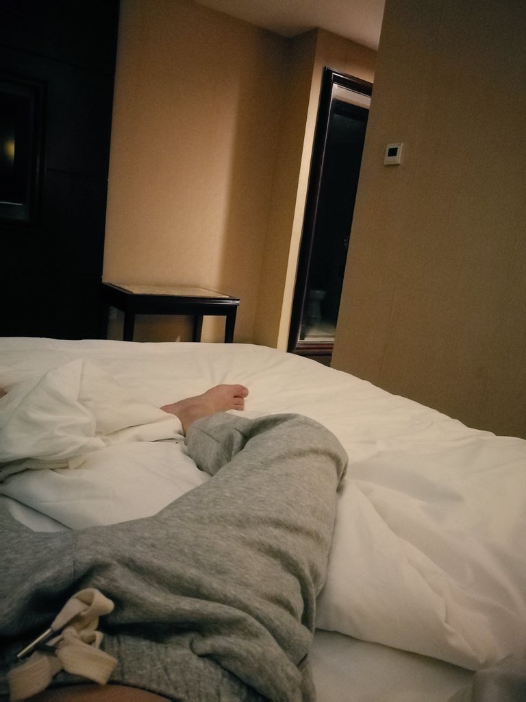 ABC06207887's tweet photo. 还是穿衣服睡吧🙄 https://t.co/IyPOo6RsPi