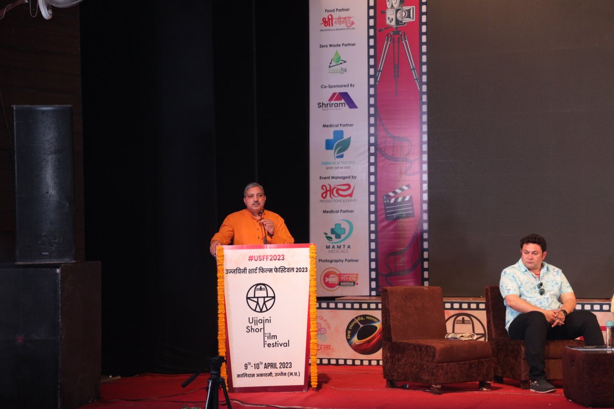 उज्जैनी शॉर्ट फिल्म फेस्टिवल का भव्यतम शुभारंभ.।।
इस अवसर पर <a href="/RSSorg/">RSS</a> के अ.भा. सह प्रचार प्रमुख मा. <a href="/NARENDER1970/">NARENDER KUMAR</a> जी ने कहा कि सिनेमा केवल मनोरंजन का माध्यम नही है। यह को प्रेरणा और दिशा देने का माध्यम है। इसका उपयोग सही तरीके से होना चाहिए। 
<a href="/UjjainiSFF/">Ujjaini Short Film Festival</a> समाज के लिए अत्यंत उपयोगी
