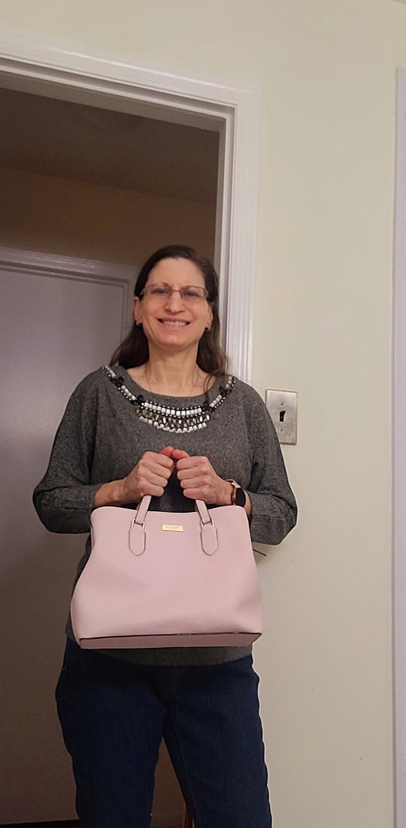 kimbasmom1's tweet image. This is what a #woman looks like carrying a #KateSpade purse. #letsbereal #TheTruth