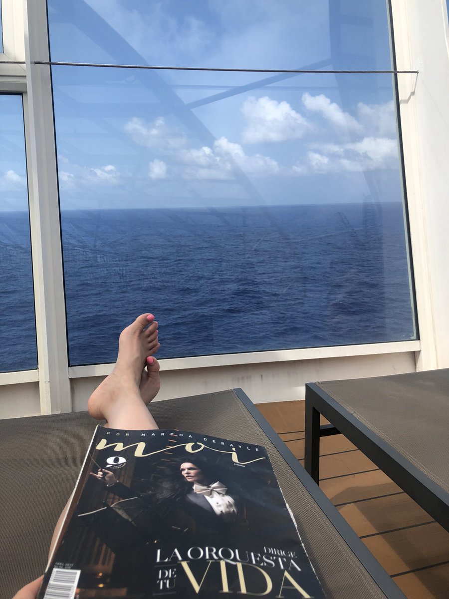 Chio150581's tweet photo. La Moi en la vacación @marthadebayle @revistamoi https://t.co/TwJGxlg6bf